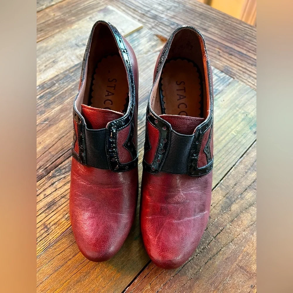Staccato maroon & black heels